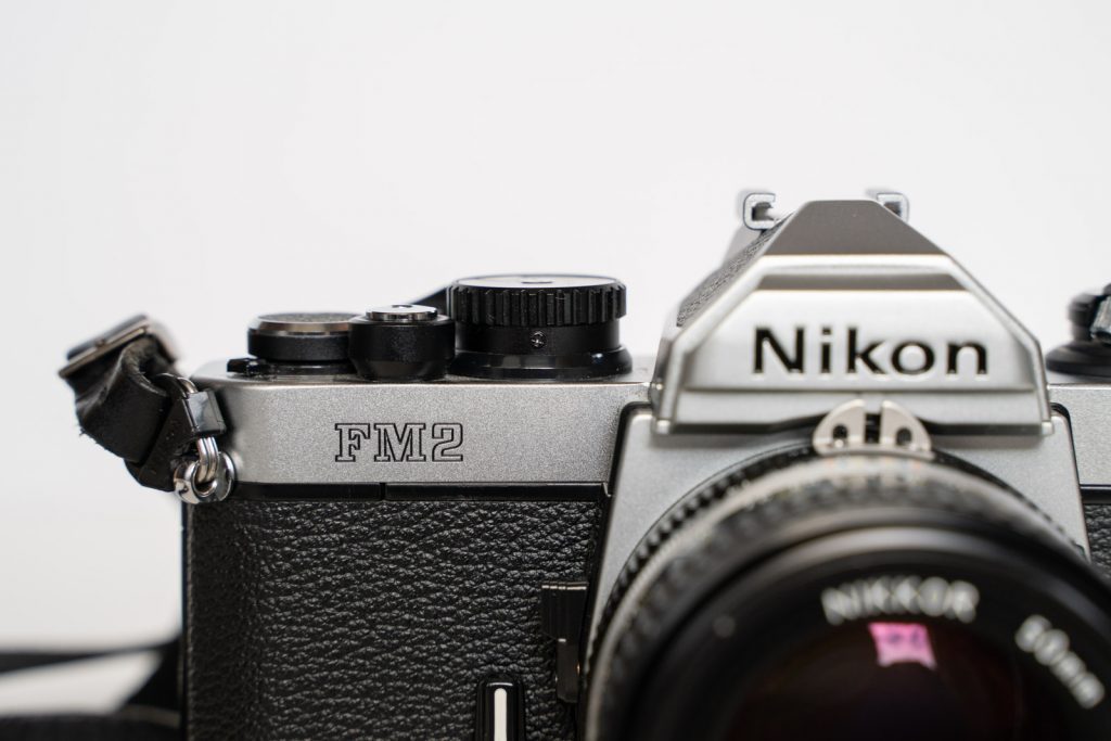 カメラ フィルムカメラ フィルムカメラ「Nikon NewFM2」は初心者向けでもあり、完成形でもある 