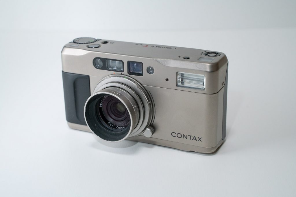 カメラ フィルムカメラ CONTAX TVS」レビュー！高級感のあるボディから想像以上の写りを見せて 