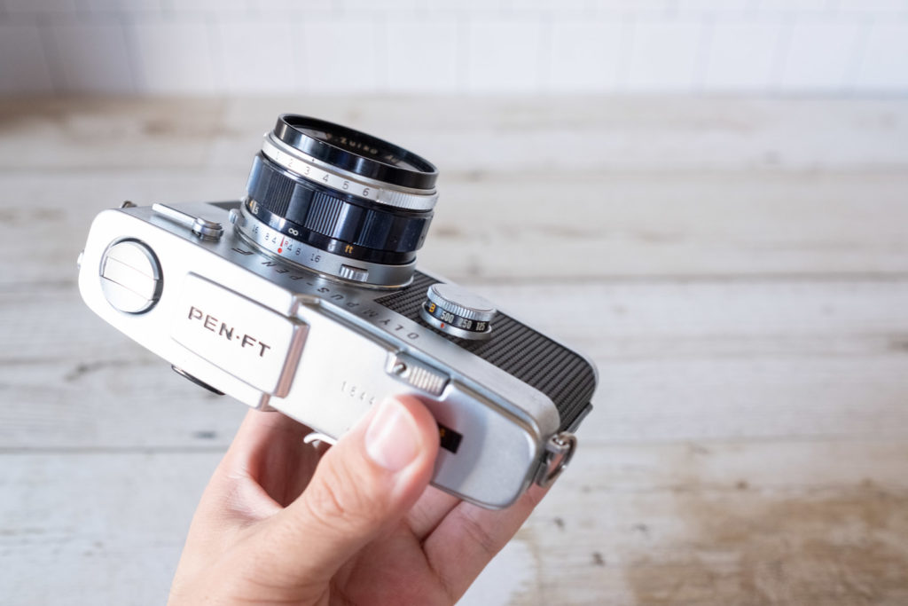 いつものフィルムが2倍撮れる！ハーフサイズカメラ「OLYMPUS PEN FT」の特徴と使い方【レビュー】 | しゅんさんぽ