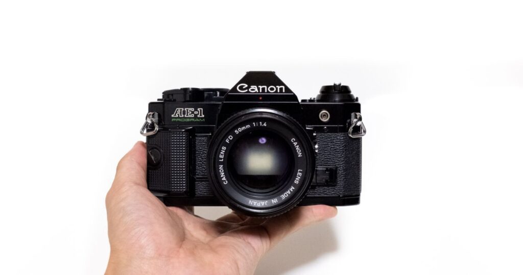 Canon AE-1プログラム」は誰でも簡単に撮れるフィルムカメラ【使い方 